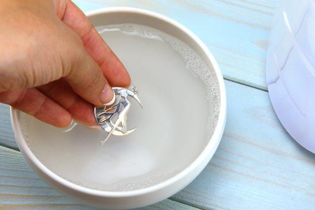 Узнаем как почистить серебро содой в домашних условиях