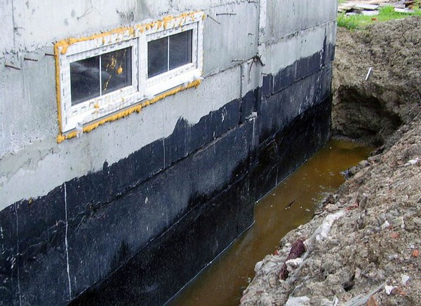 Грунтовые воды подтапливают подвал частного дома – что делать в этом случае