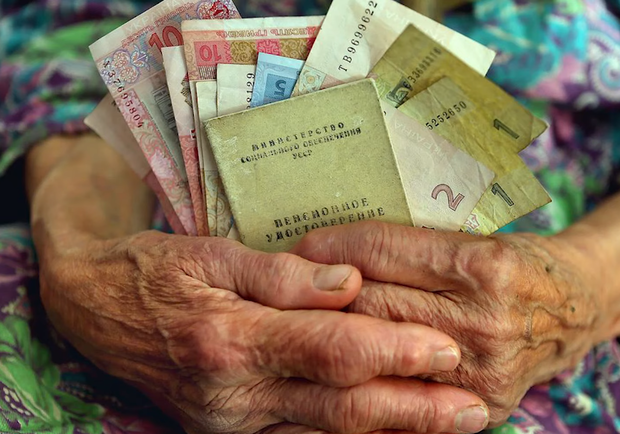 Передай бабушке: кому и на сколько повысят пенсии в Украине в 2021 году