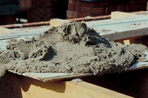 Как приготовить цементный раствор для отмостки; пропорции