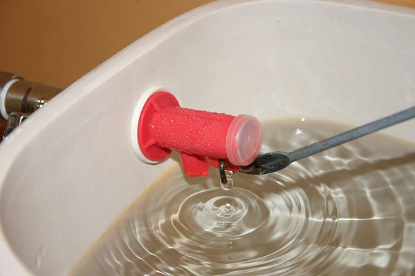 Сливной бачок не держит воду: почему это происходит и что делать