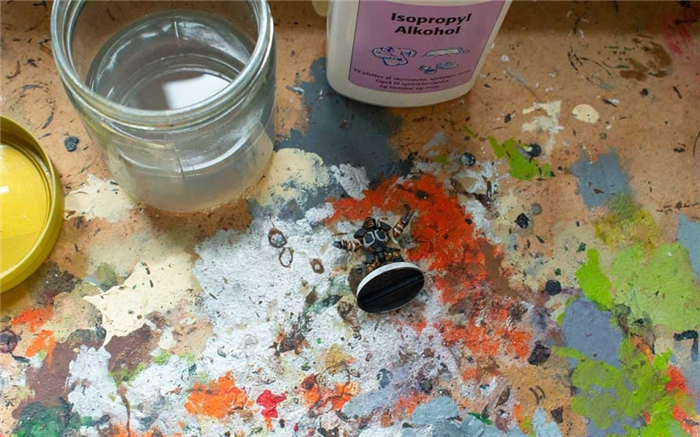 Первый шаг в том, как очистить ваши миниатюры от краски - это достать все необходимые материалы.