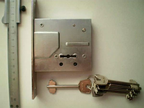 Что делать если ключ сломался в замке, как его достать
