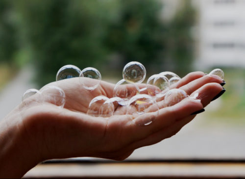 Как сделать мыльные пузыри дома: 5 простых способов