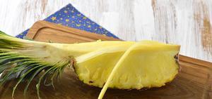 Как красиво нарезать ананас на праздничный стол