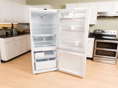 Как перевесить дверь холодильника