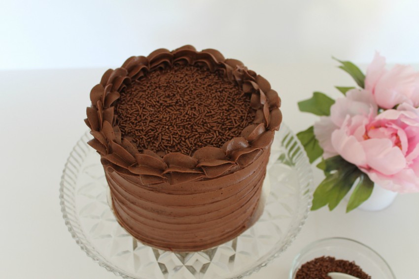 Украшение торта шоколадом: простые рецепты и рекомендации как сделать глазурь и шоколадные фигурки (145 фото и видео инструкция)