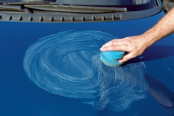 Как подкрасить царапины на автомобиле своими руками — инструкция с фото