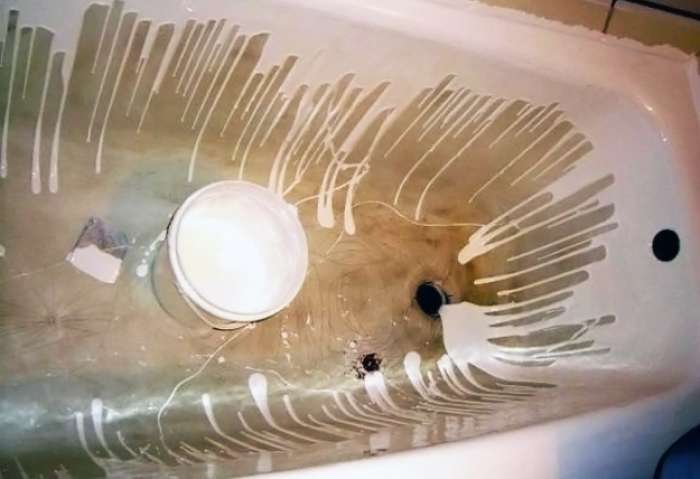 Как можно обновить старую чугунную ванну в домашних условиях (с помощью акрила, вкладыша или эмалировки)