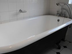 Эмалировка ванны своими руками: все про восстановление поверхности жидким акрилом