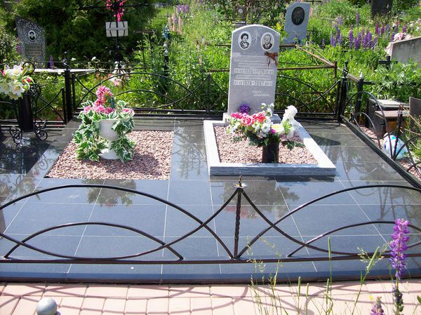 Оформление могилы на кладбище плиткой