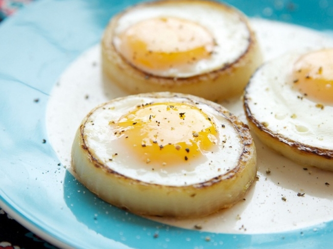 10 аппетитных блюд из яиц за 5 минут, которые можно приготовить на завтрак