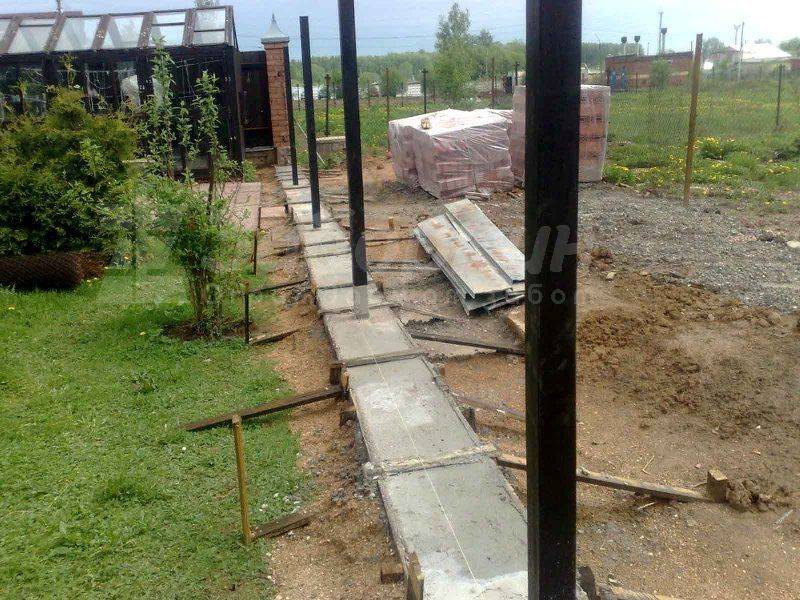 Как сделать забор из бетона своими руками без лишних затрат