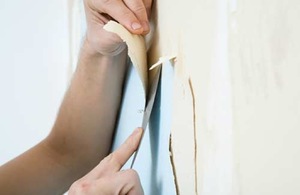 Как снять обои со стен быстро без остатка бумаги