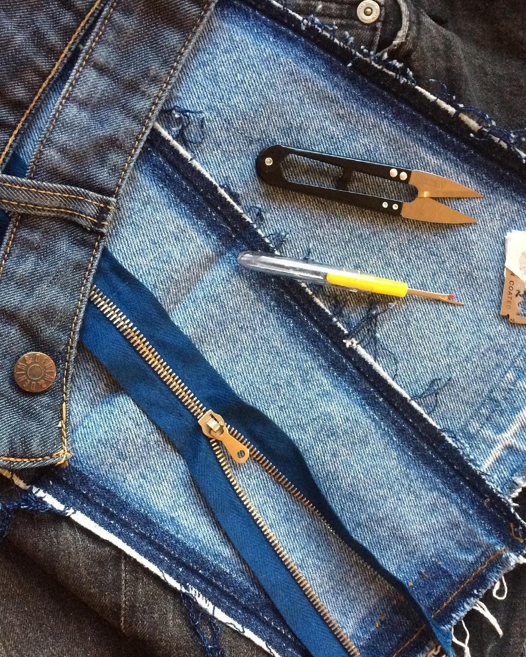Как создать бренд модных сумок из старых джинсов