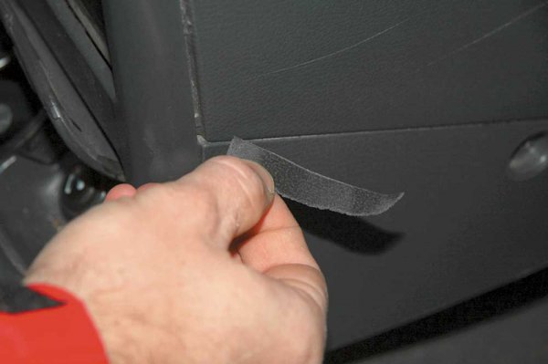 Как убрать царапины в салоне авто: 4 действенных способа