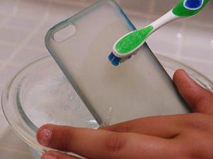 Как почистить телефон и силиконовый чехол