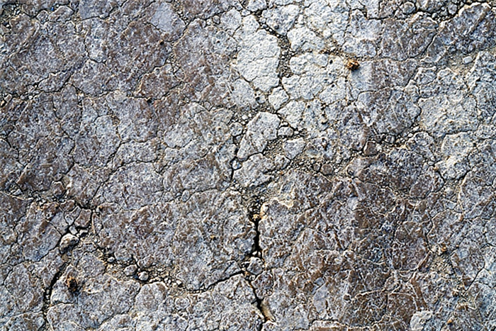 Поврежденная поверхность натурального камня
