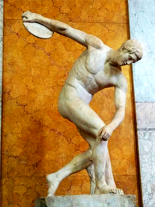 Статуя метателя диска в греческом искусстве