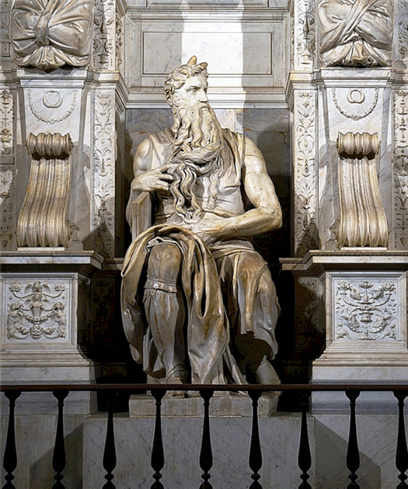 Статуя Моисея в деталях