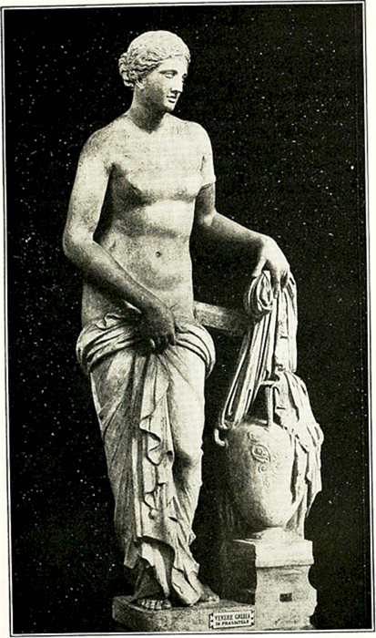 Скульптура обнаженной Афродиты