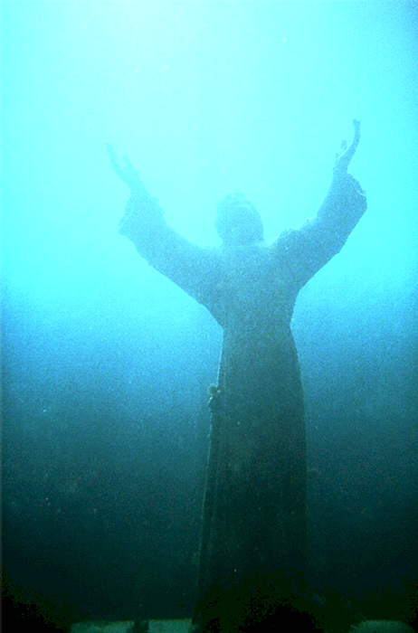 Статуя подводного Иисуса